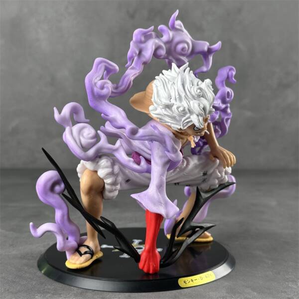 One Piece character, Nika in squatting position, pounding the ground, Luffy - 图片 3