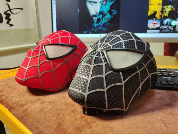 The original Spider-Man mask was handmade by Tobey Maguire using silk threads. - 图片 8