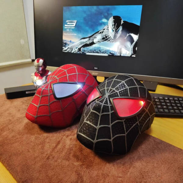 The original Spider-Man mask was handmade by Tobey Maguire using silk threads. - 图片 9