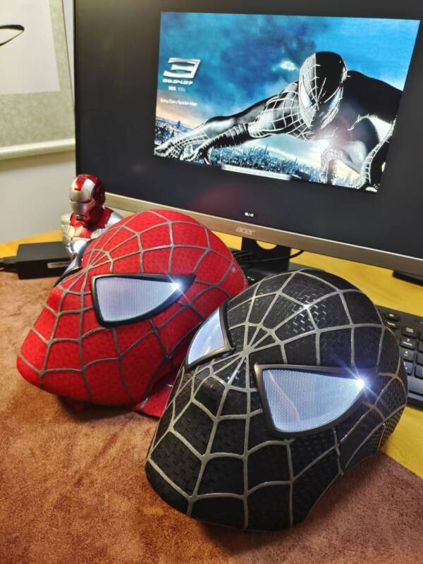 The original Spider-Man mask was handmade by Tobey Maguire using silk threads. - 图片 10